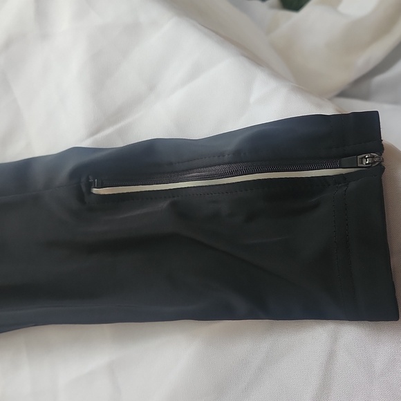 Black and Red Cycling Tights - Picture 4 of 7